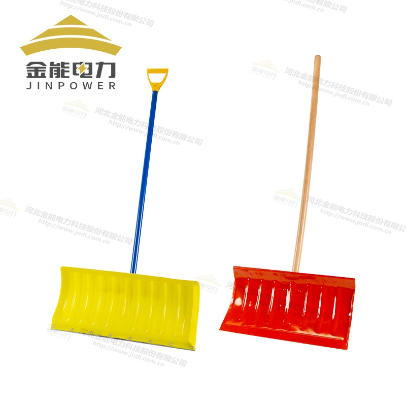 复合PE/铁质双材质推雪板加强筋设计